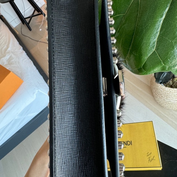 Fendi wallet on chain - Picture 6 of 8